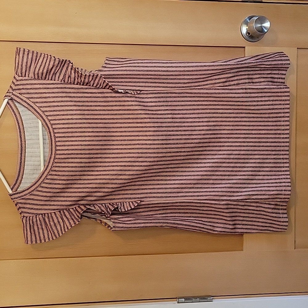 Ruffled short sleeve blouse